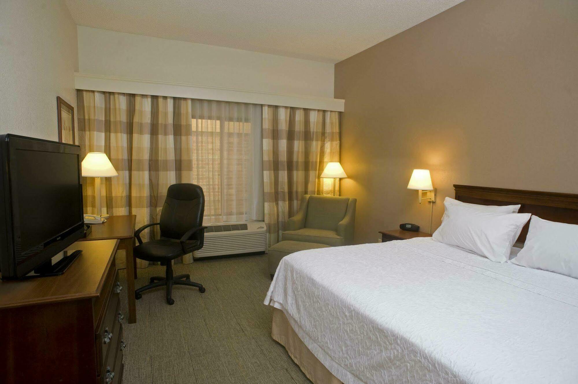 Hampton Inn & Suites Спрингфийлд Екстериор снимка