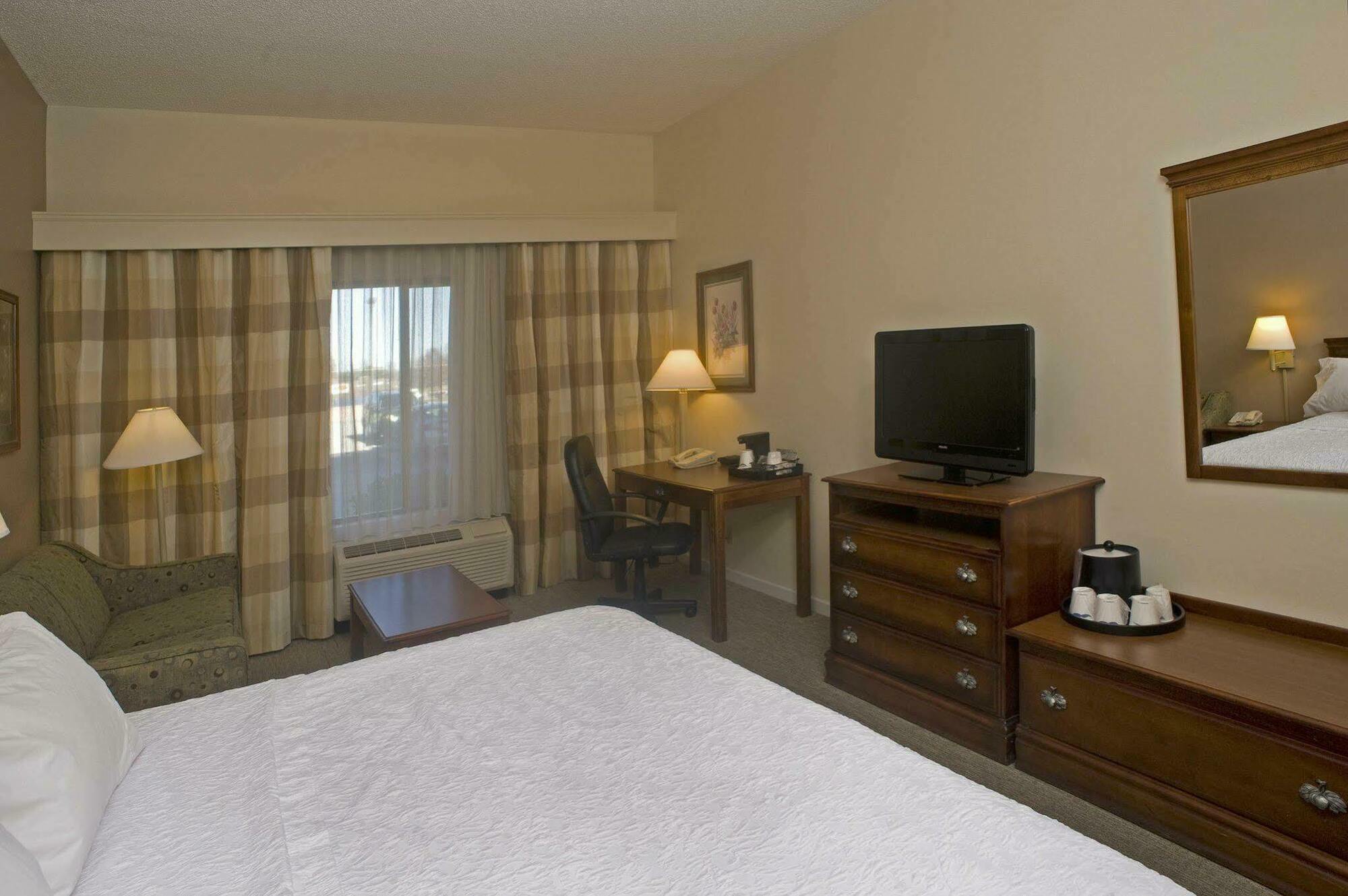 Hampton Inn & Suites Спрингфийлд Екстериор снимка